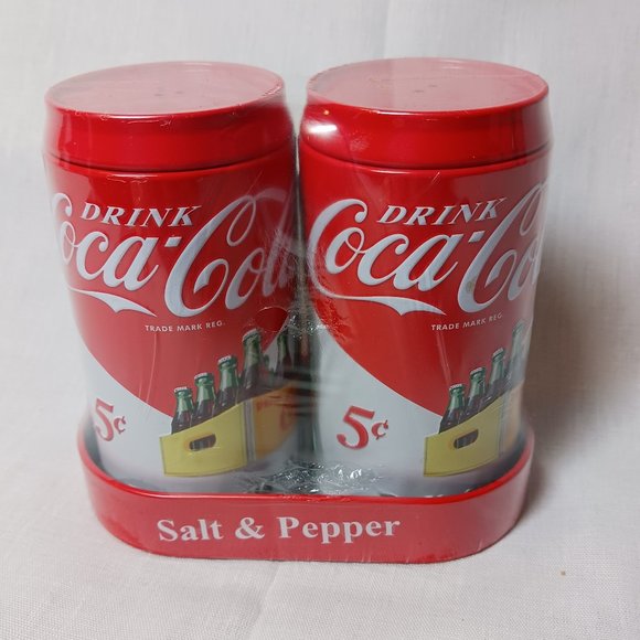 2021 Coca-Cola Salt & Pepper Shaker Set New - Picture 1 of 6